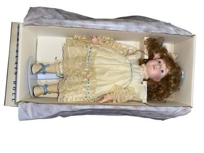 UNUSED DYNASTY Annual Doll Of The Year 1989 AMBER Porcelain Doll 17" - Thumbnail 6