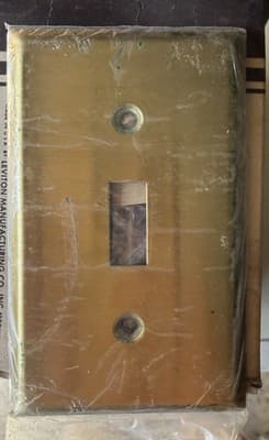 Lot of 5 Vintage Leviton Brass Toggle Switch Wall Plates 1-Gang NOS - Thumbnail 3