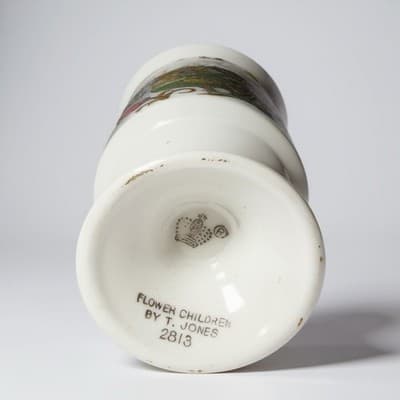 Vintage 1970s Royal Crownford Flower Children Pedestal Mug T. Jones #2813 - Thumbnail 3