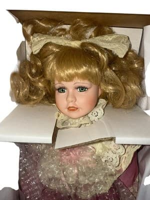 Never Out Of Box Design Debut Porcelain Doll KIRSTEN 17in With Paperwork - Thumbnail 5