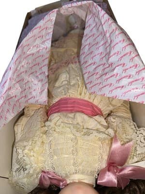 Authentic Camelot Doll 23” Julia Never Taken Out Of Box Mint Condition - Thumbnail 4