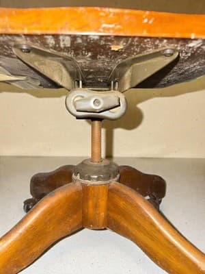 Vintage Caned Back Oak Wood Office, Bankers Rolling Swivel Chair - Nice!! - Thumbnail 4