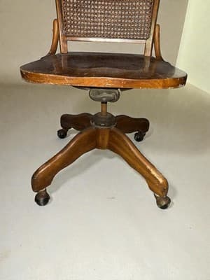 Vintage Caned Back Oak Wood Office, Bankers Rolling Swivel Chair - Nice!! - Thumbnail 3