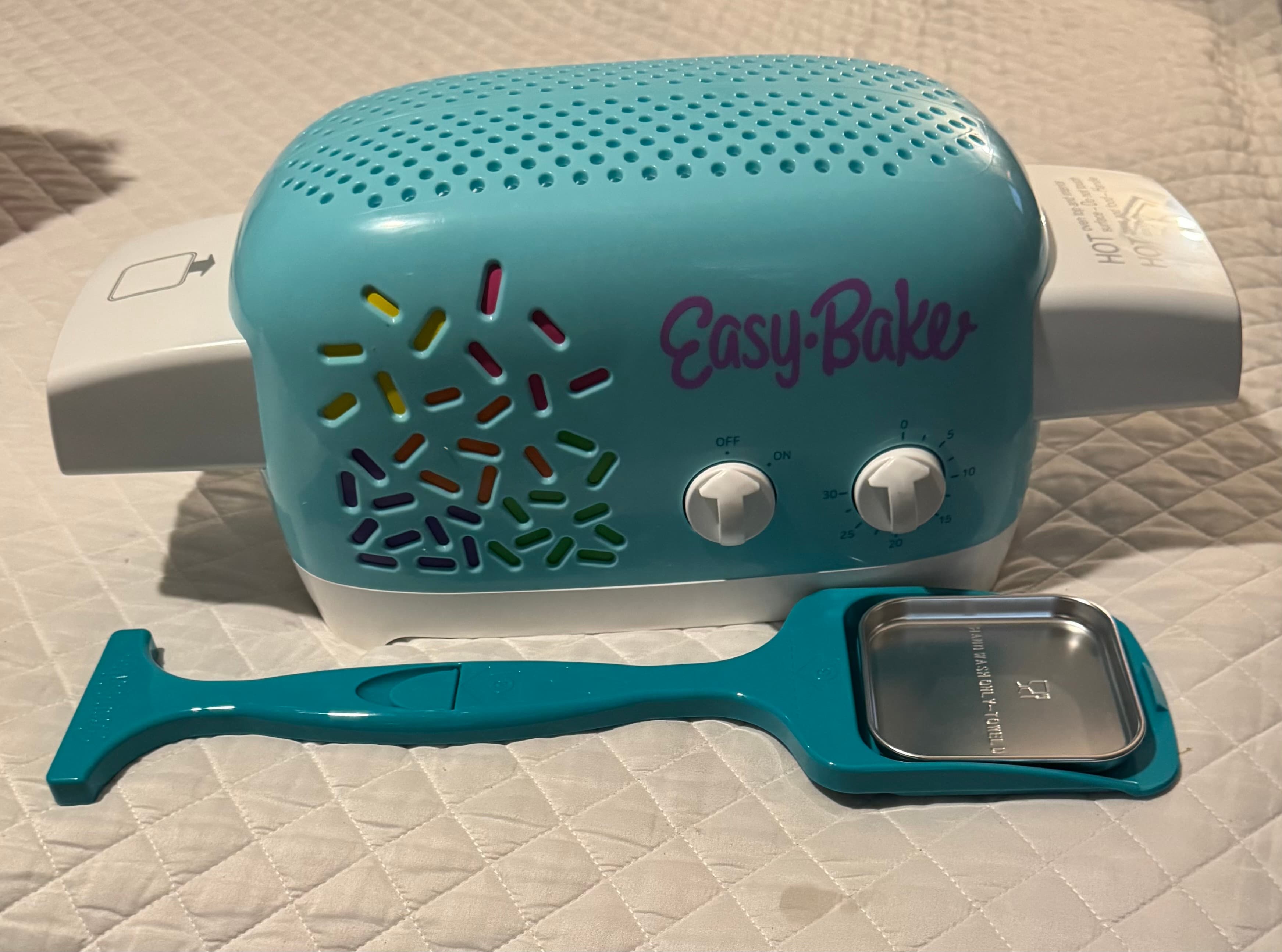 Easy-Bake Ultimate Oven Blue with Baking Accessories - Thumbnail 4