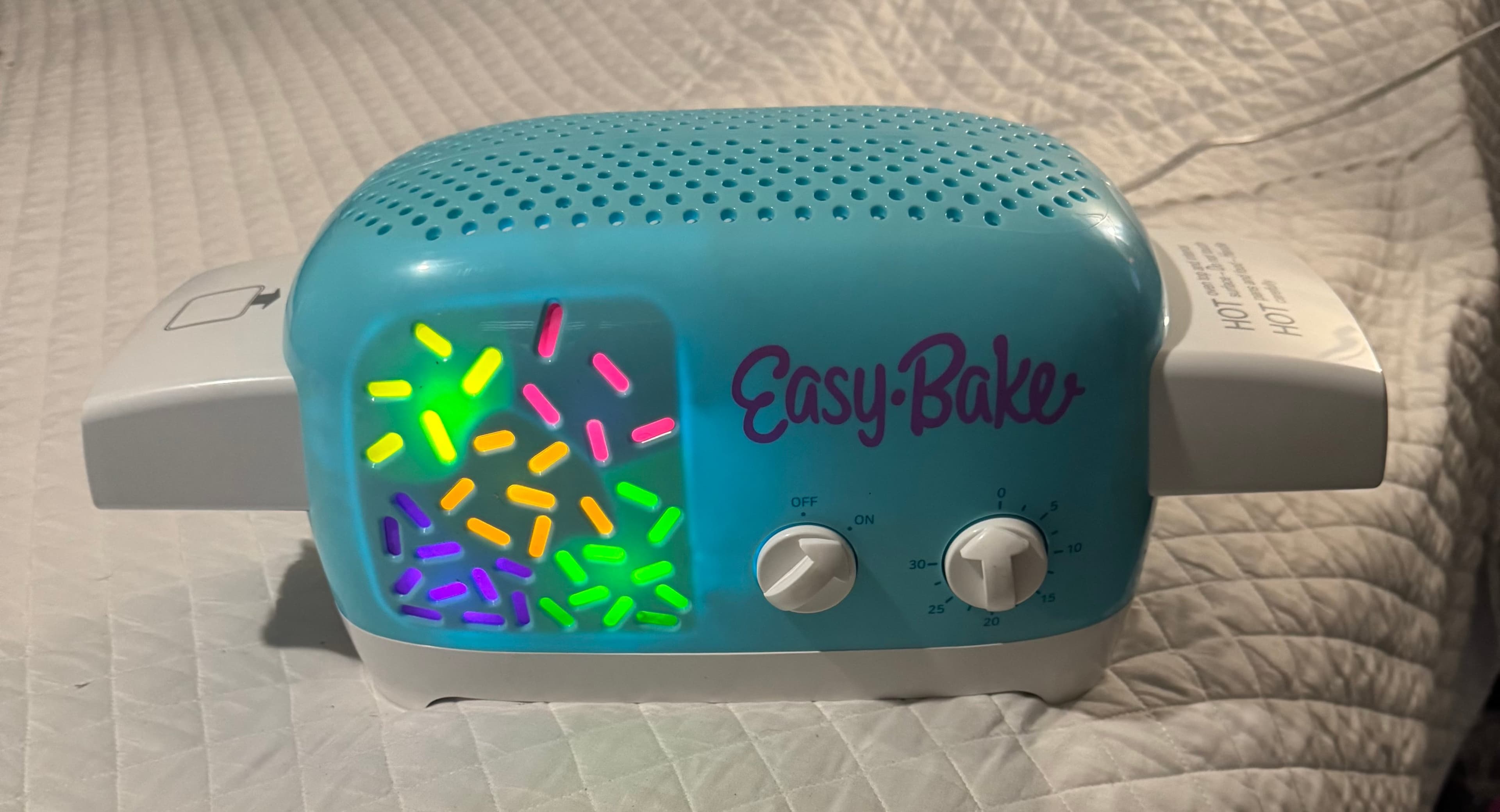 Easy-Bake Ultimate Oven Blue with Baking Accessories - Thumbnail 5