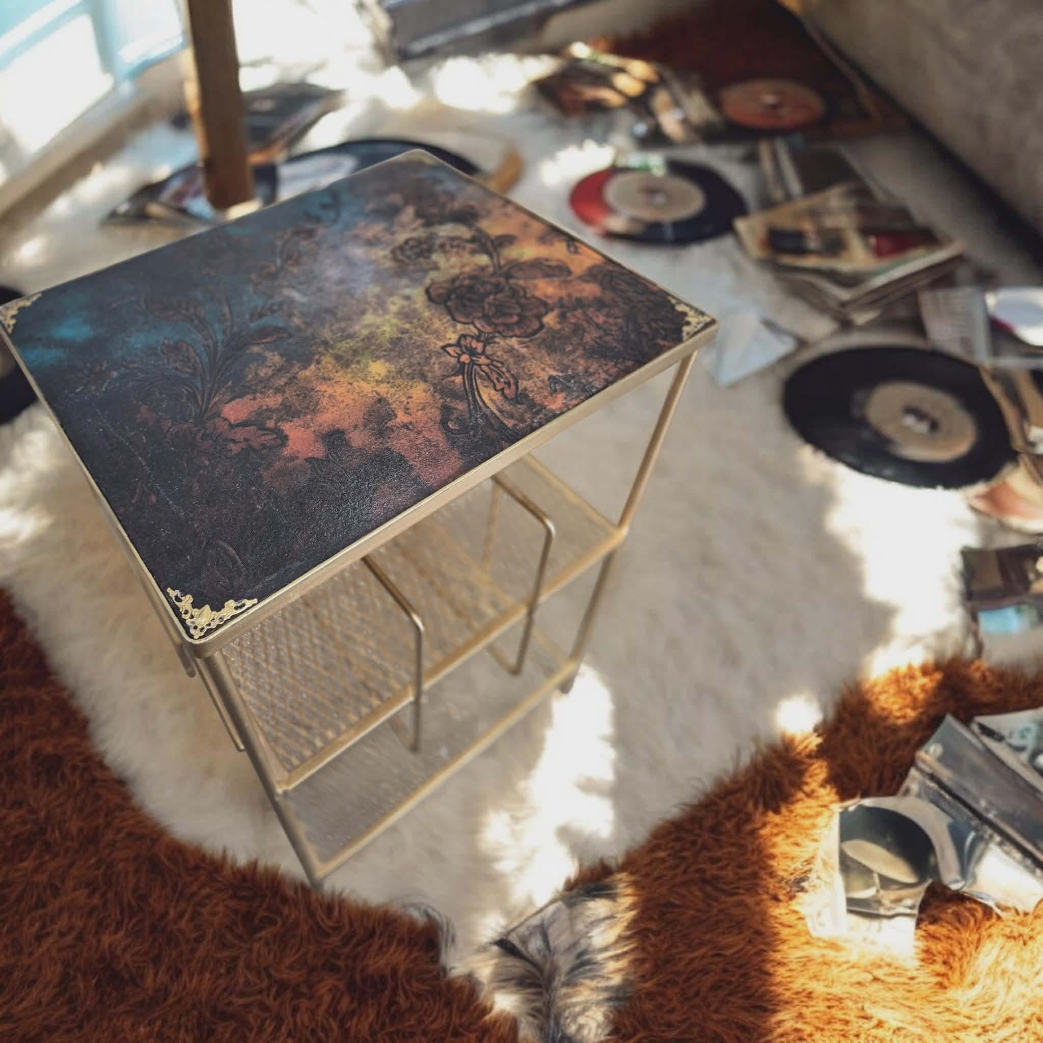 Vintage Metal Vinyl Record Storage Rack with Artistic Top - Thumbnail 4