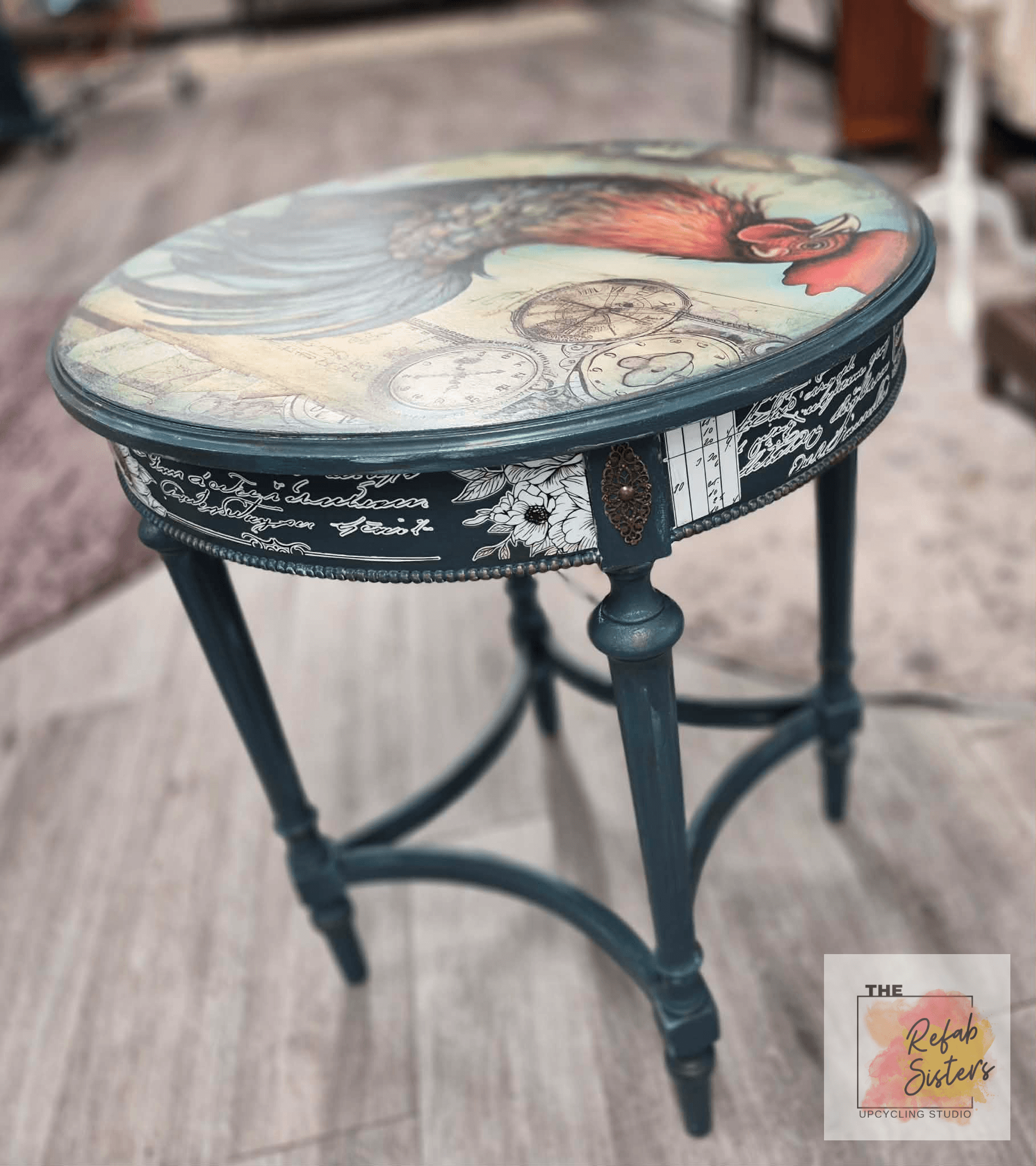 Round Accent Table with Rooster Design - Thumbnail 2