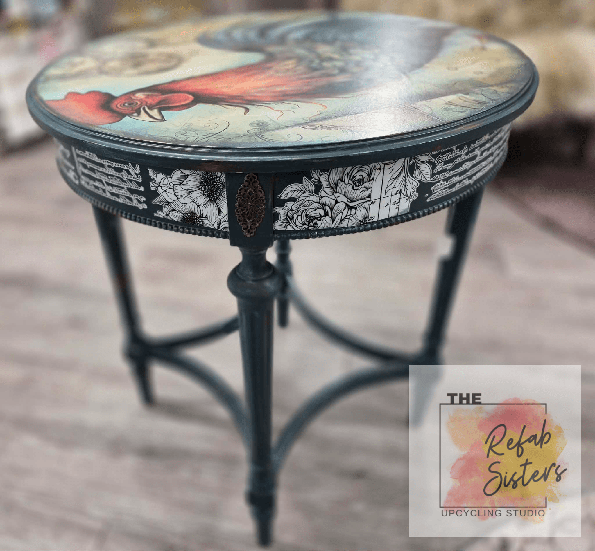 Round Accent Table with Rooster Design - Thumbnail 3