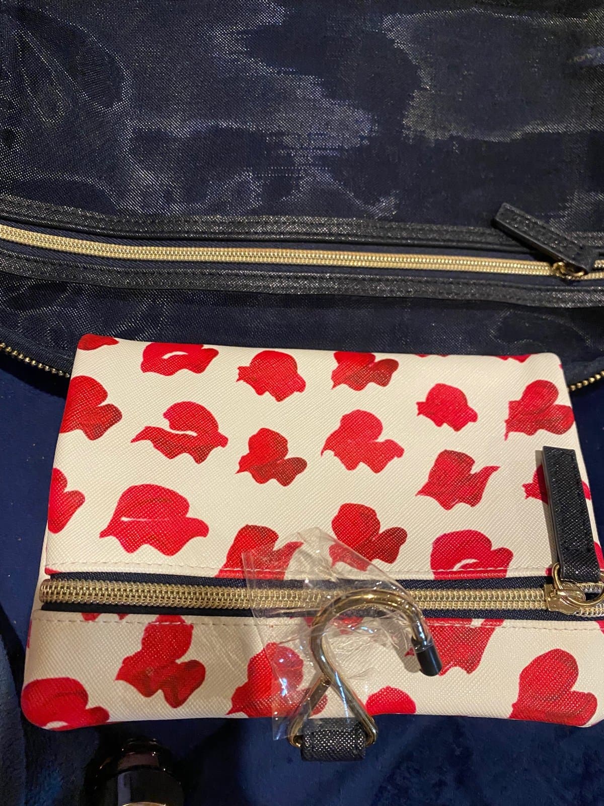 New Estée Lauder Red Lips Large Make-Up Bag w/ Hanger - Thumbnail 4