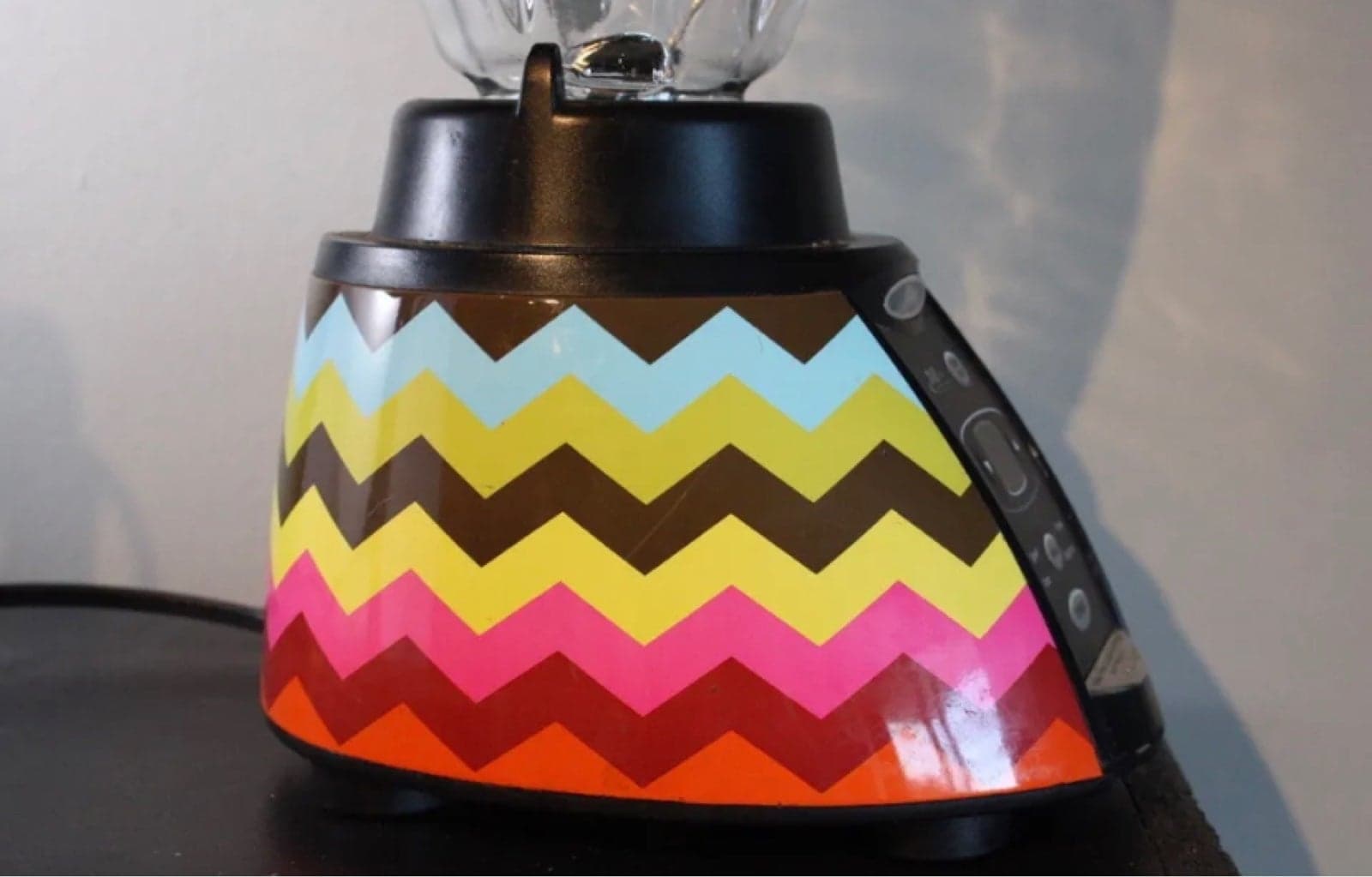 Oster + French Bull Limited Edition Blender 18 Speed w/ Pyrex Pitcher - Thumbnail 3