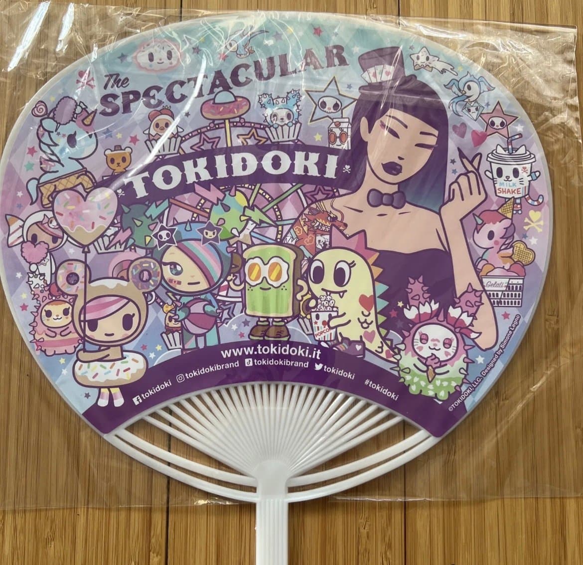 SDCC 2023 Tokidoki Uchiwa Plastic Hand Fan Comic Con Exclusive | Brand New - Thumbnail 5