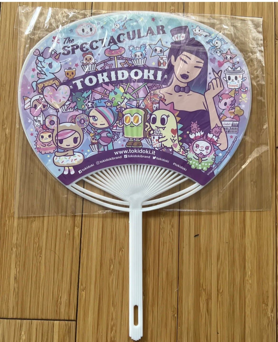 SDCC 2023 Tokidoki Uchiwa Plastic Hand Fan Comic Con Exclusive | Brand New - Thumbnail 2