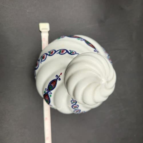 Vintage Byzantium Elizabeth Arden White Swirl Vase with Lid & Soap Trinket Dish - Thumbnail 10