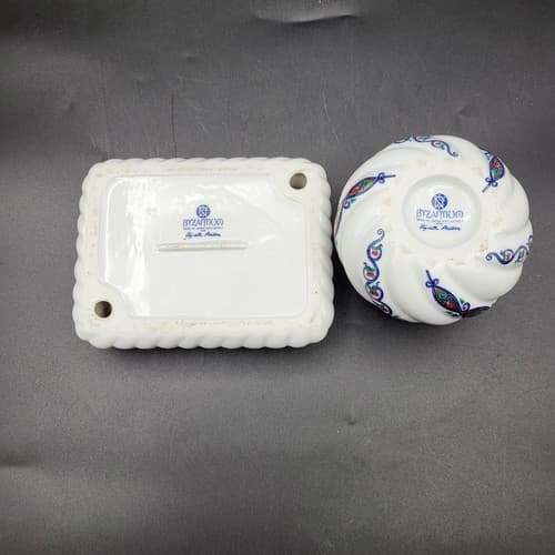 Vintage Byzantium Elizabeth Arden White Swirl Vase with Lid & Soap Trinket Dish - Thumbnail 12