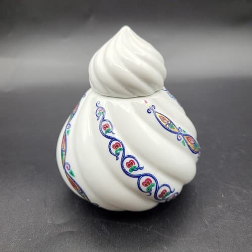 Vintage Byzantium Elizabeth Arden White Swirl Vase with Lid & Soap Trinket Dish - Thumbnail 4