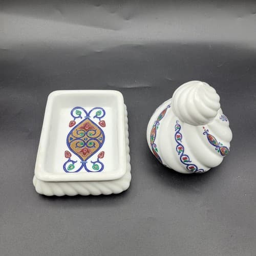 Vintage Byzantium Elizabeth Arden White Swirl Vase with Lid & Soap Trinket Dish - Thumbnail 2