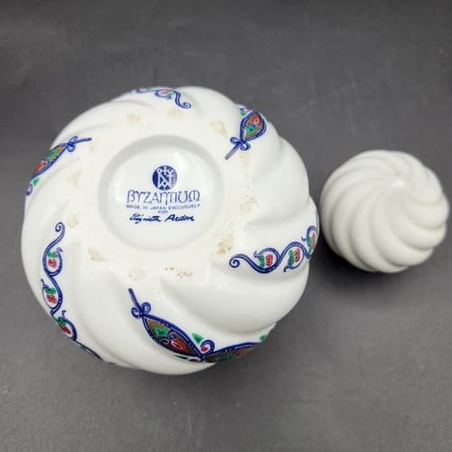 Vintage Byzantium Elizabeth Arden White Swirl Vase with Lid & Soap Trinket Dish - Thumbnail 8