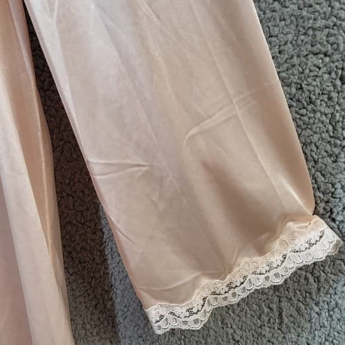 Lorraine Womens Robe Pink M Nylon Lace Pearls Silky Flowey Comfort Vintage USA - Thumbnail 6