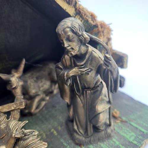 Vintage Fontanini Wooden Nativity Manager 5 Figurine Thatched Roof Rustic Italy - Thumbnail 8