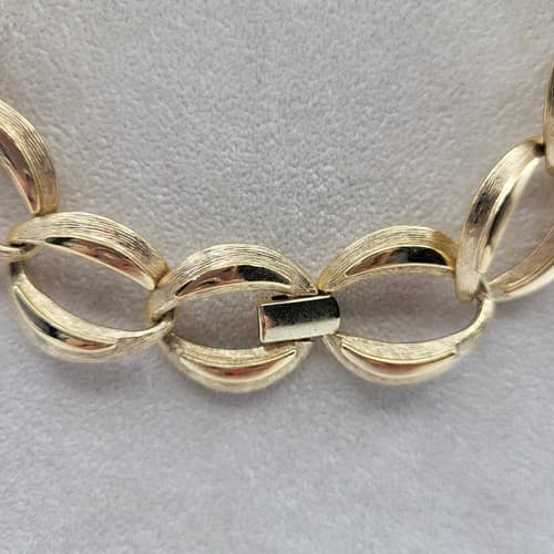 Vintage Napier Chain Necklace 1 in Chucky Textured Links Goldtone 20 in Marked - Thumbnail 4
