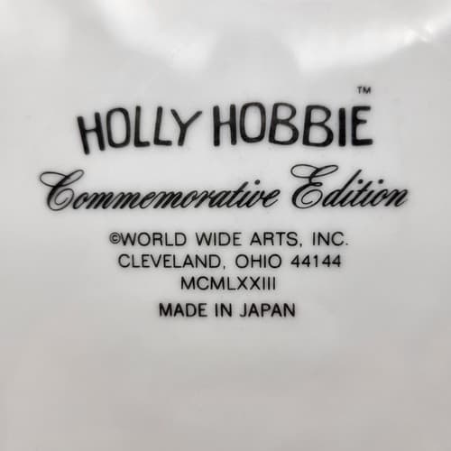 Holly Hobbie Christmas 1973 Commemorative Plate 'The Time to be Happy is Now' - Thumbnail 4