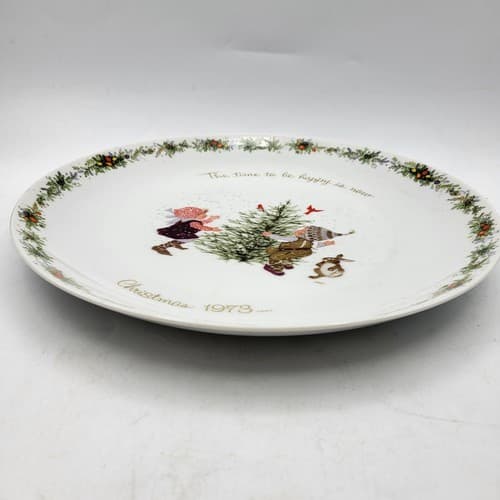 Holly Hobbie Christmas 1973 Commemorative Plate 'The Time to be Happy is Now' - Thumbnail 8