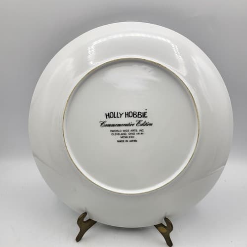 Holly Hobbie Christmas 1973 Commemorative Plate 'The Time to be Happy is Now' - Thumbnail 3