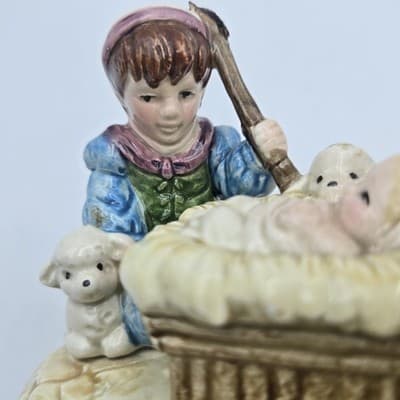 Otigiri Navitity Porcelain Music Box Figurine Silent Night Japan - Thumbnail 9