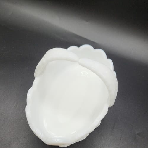 Vintage Westmoreland Paneled Grape Milk Glass Handled Oval Small Basket - Thumbnail 9