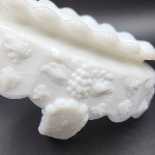 Vintage Westmoreland Paneled Grape Milk Glass Handled Oval Small Basket - Thumbnail 7