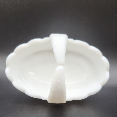 Vintage Westmoreland Paneled Grape Milk Glass Handled Oval Small Basket - Thumbnail 12
