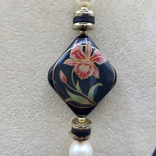 White Faux Pearl Bead Necklace 31" Black Diamond Shape Accent Beads Marked Japan - Thumbnail 3