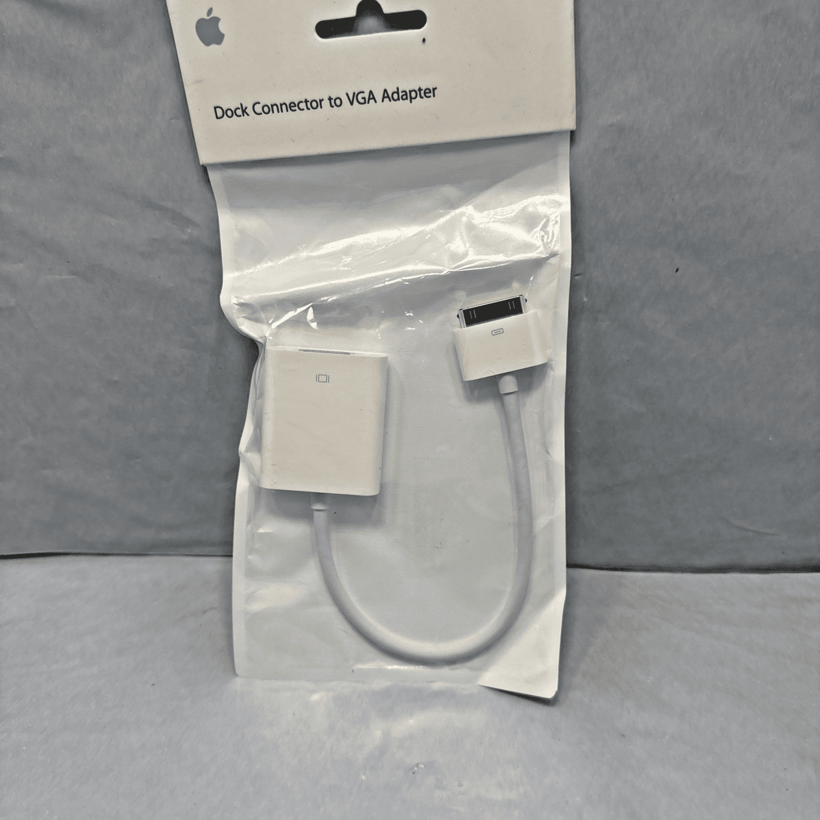 New Genuine Apple 30-Pin to VGA Adapter Cable [A1368] MC552ZM/B iPod iPad iPhone - Image 1