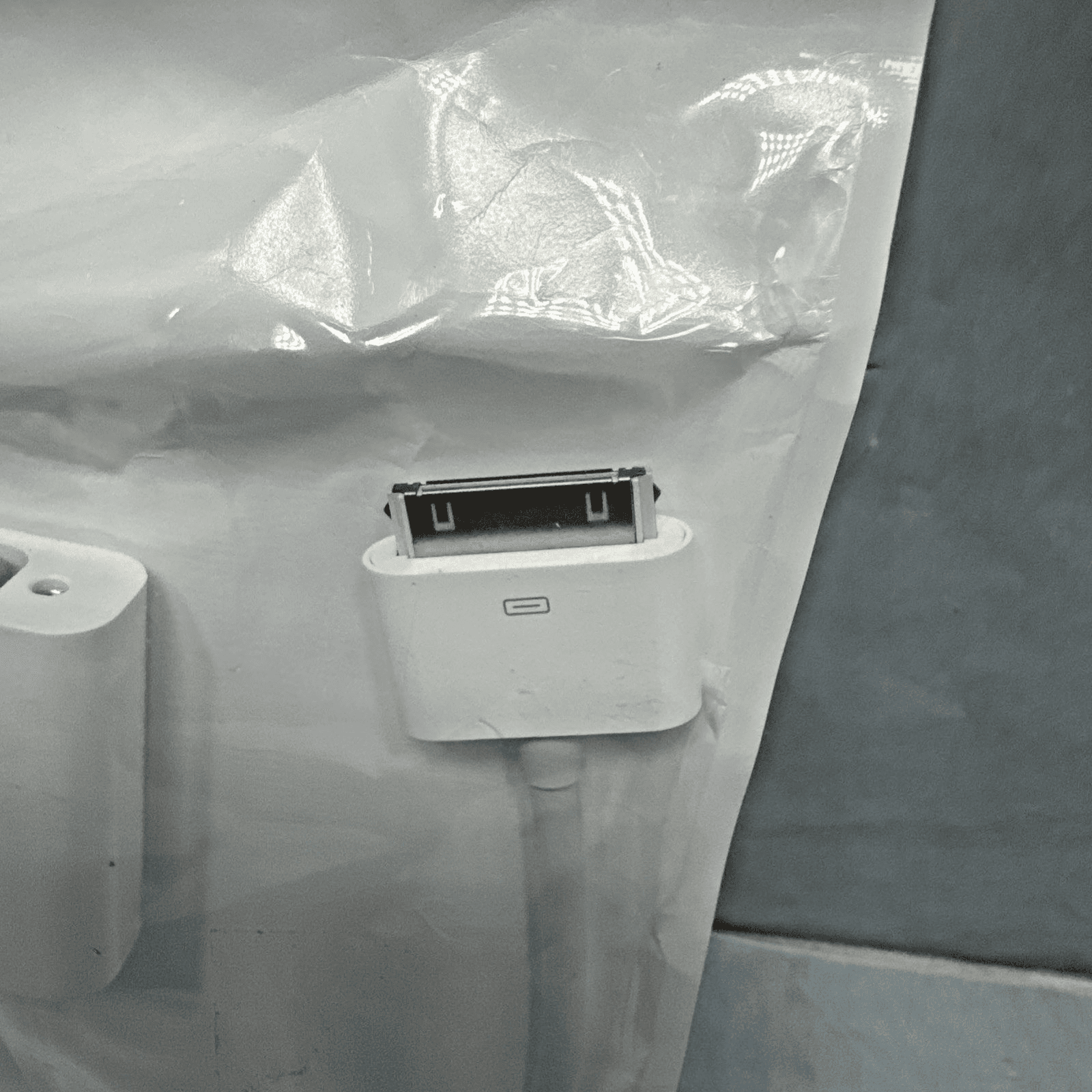 New Genuine Apple 30-Pin to VGA Adapter Cable [A1368] MC552ZM/B iPod iPad iPhone - Thumbnail 3