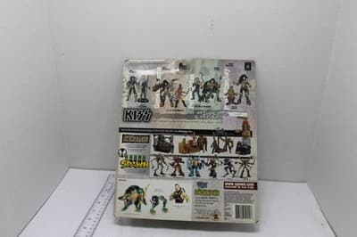 KISS Psycho Circus PETER CRISS & Animal Wrangler Action Figures 1998 McFarlane - Thumbnail 2