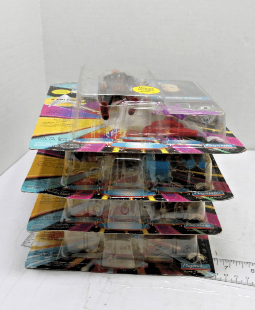 Star Trek The Next Generation & 3 Others Action Figures Lot of 4 - Thumbnail 2