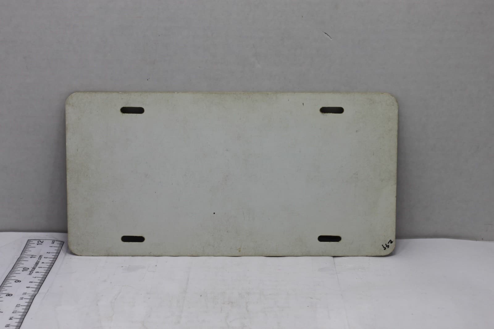 New Old Stock Novelty License Plate "Lost your Cat try looking under my tires" - Thumbnail 2