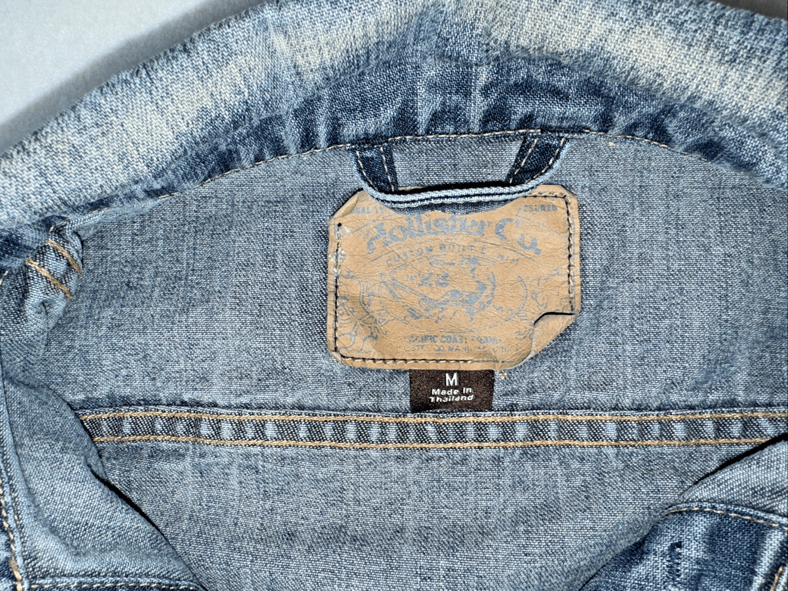 Vintage Y2K Hollister Denim Jean Jacket 2000 Blue Wash Juniors Medium Distressed - Thumbnail 2