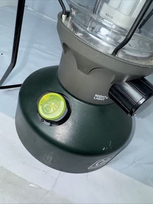 Coleman Green Lantern Model 5359 Twin Tube Fluorescent Battery Powered Light - Thumbnail 5