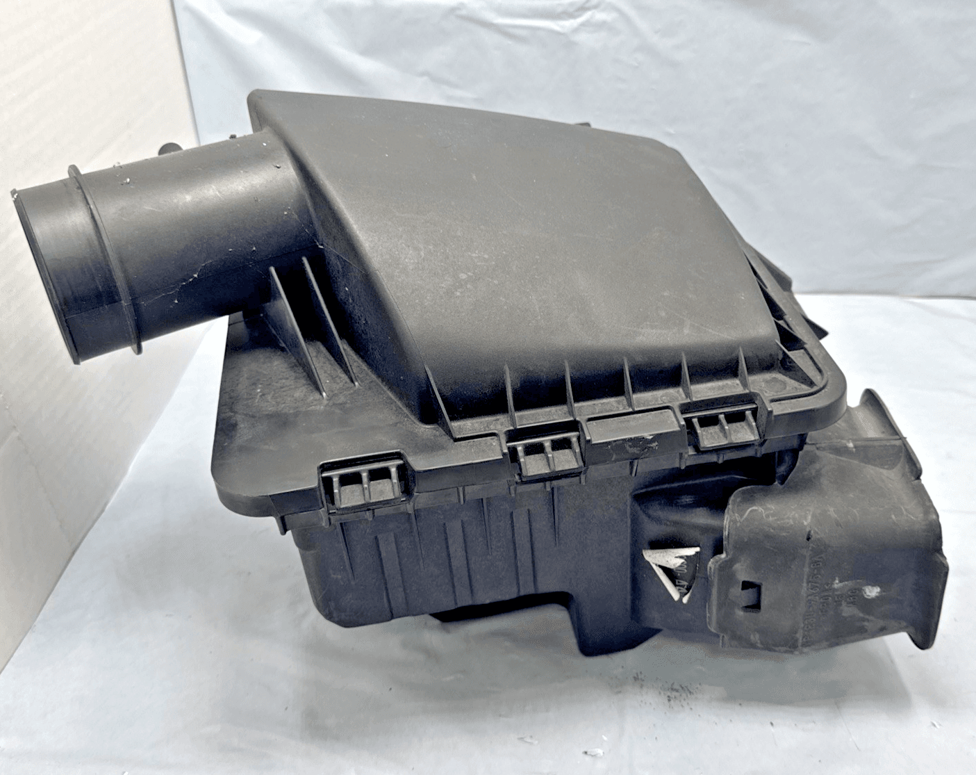 2005 to 2010 Ford Mustang 4.0L 4.0 V6 Air Cleaner Filter Box E3782 DG - Image 1