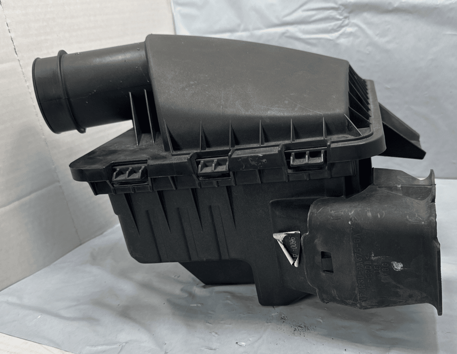 2005 to 2010 Ford Mustang 4.0L 4.0 V6 Air Cleaner Filter Box E3782 DG - Thumbnail 2