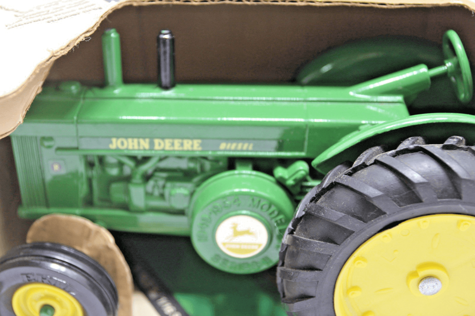 Ertl John Deere "R" Tractor Collector Edition 1/16 JD-544 - Thumbnail 6