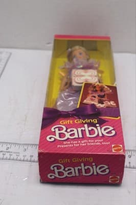 Vintage Mattel 1985 Gift Giving Barbie #1922 Sealed Box She has a gift for you! - Thumbnail 4