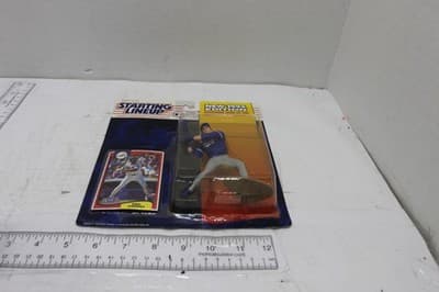 Eric Karros--Los Angeles Dodgers--1994 Kenner Starting Lineup Action Figure - Thumbnail 4