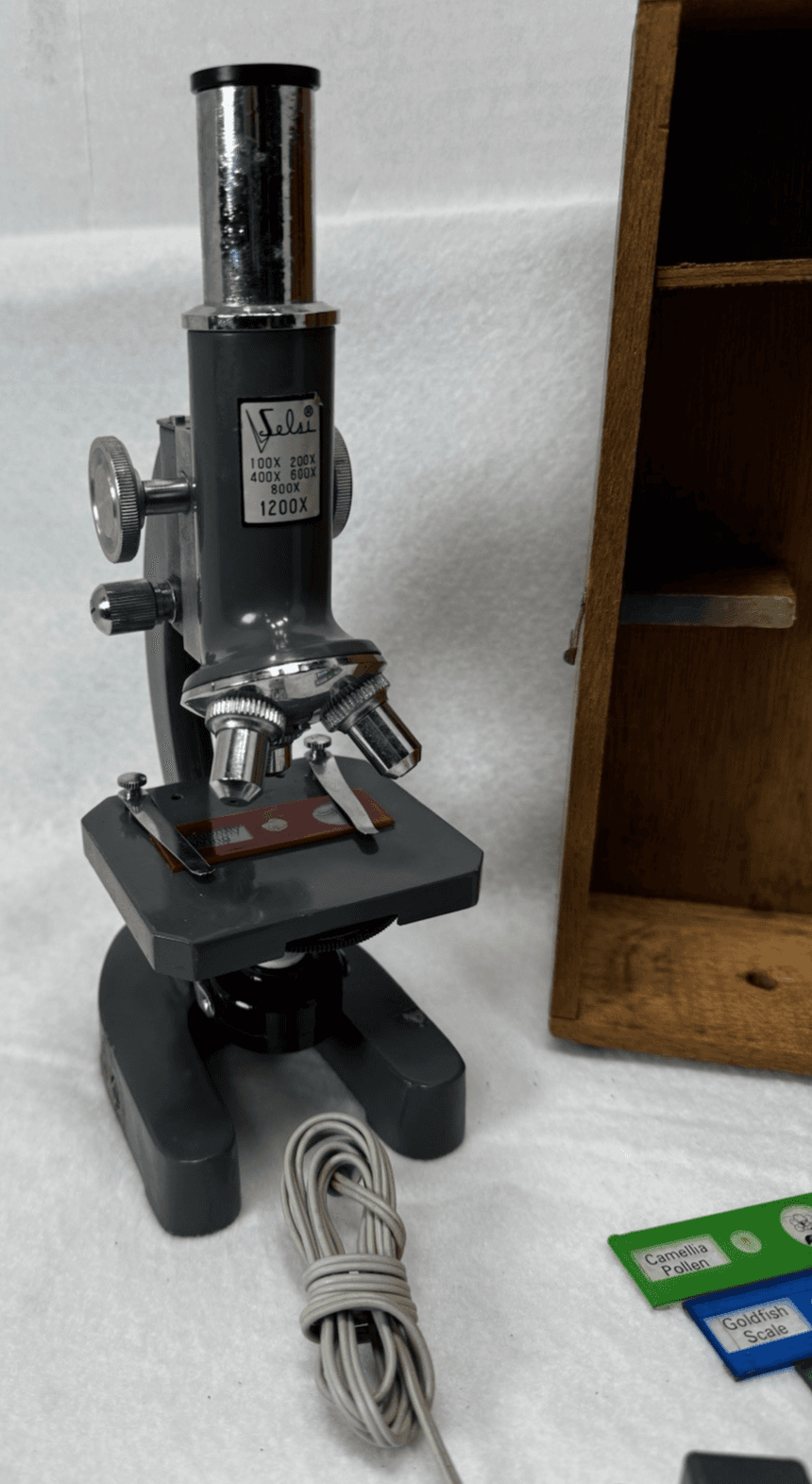 Selsi 1200x microscope w box and accessories. Good Condition Light Not Coming On - Thumbnail 2