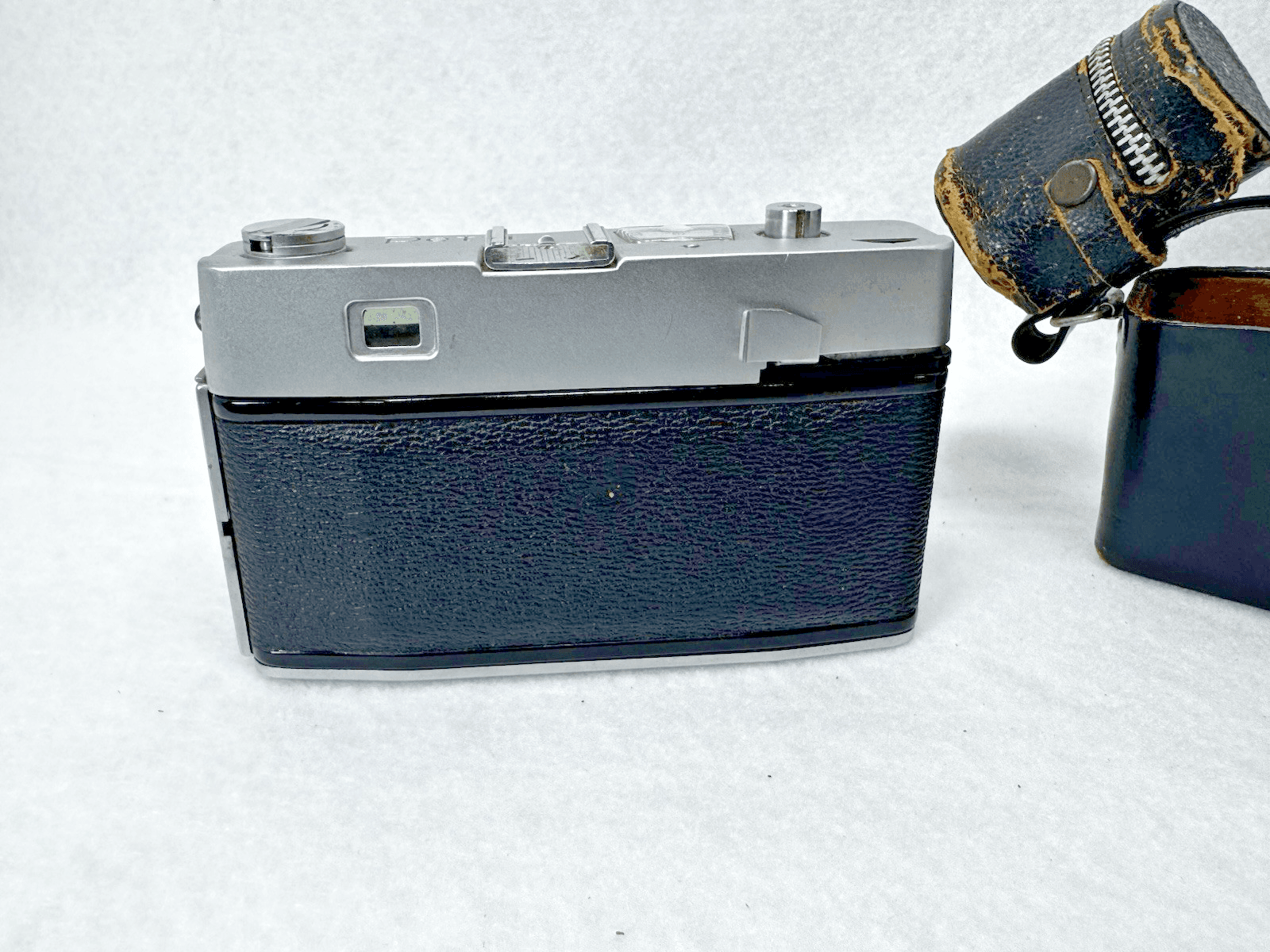 Petri 7s 35mm Rangefinder Film Camera w/ 45mm f1.8 Lens - Thumbnail 4