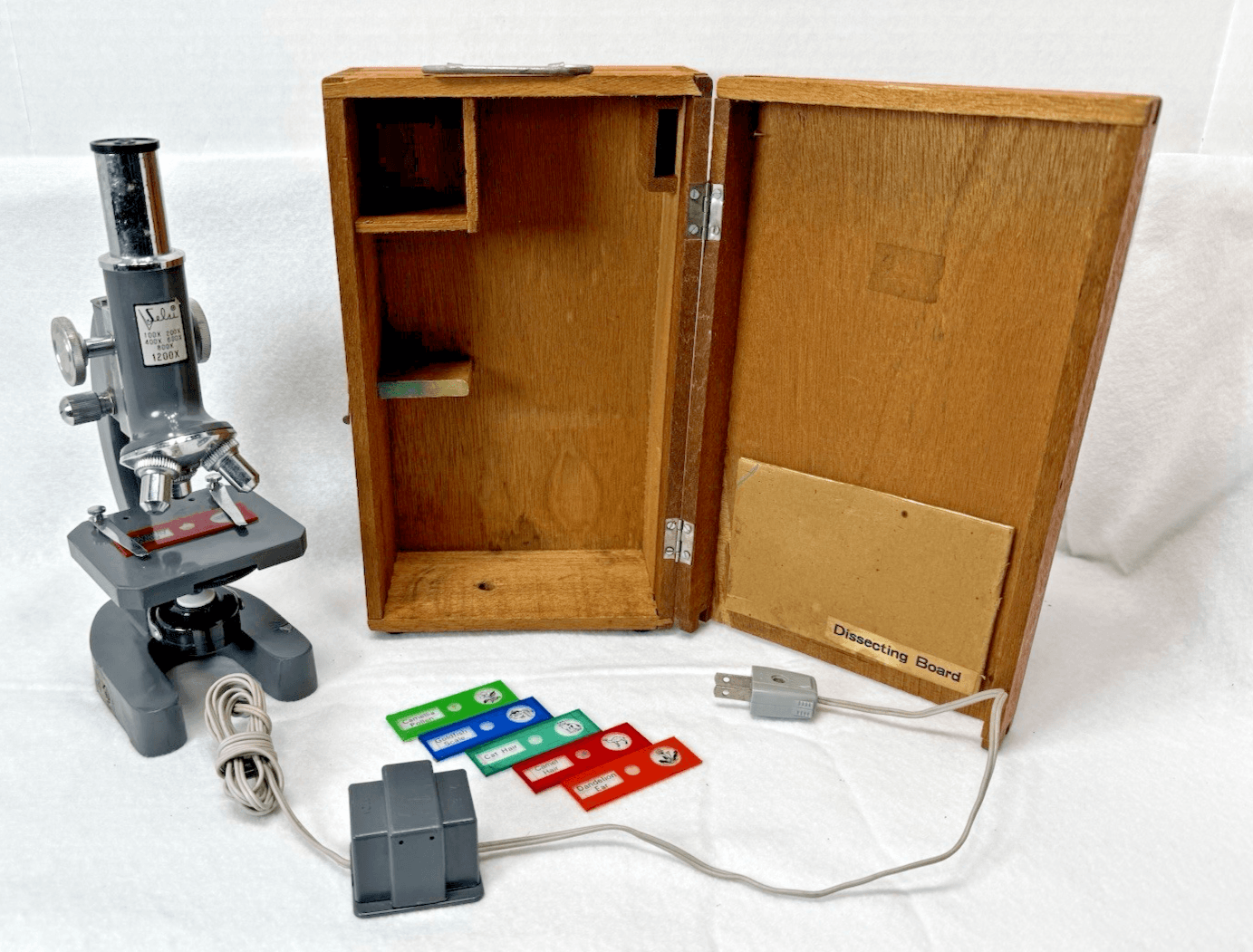 Selsi 1200x microscope w box and accessories. Good Condition Light Not Coming On - Image 1