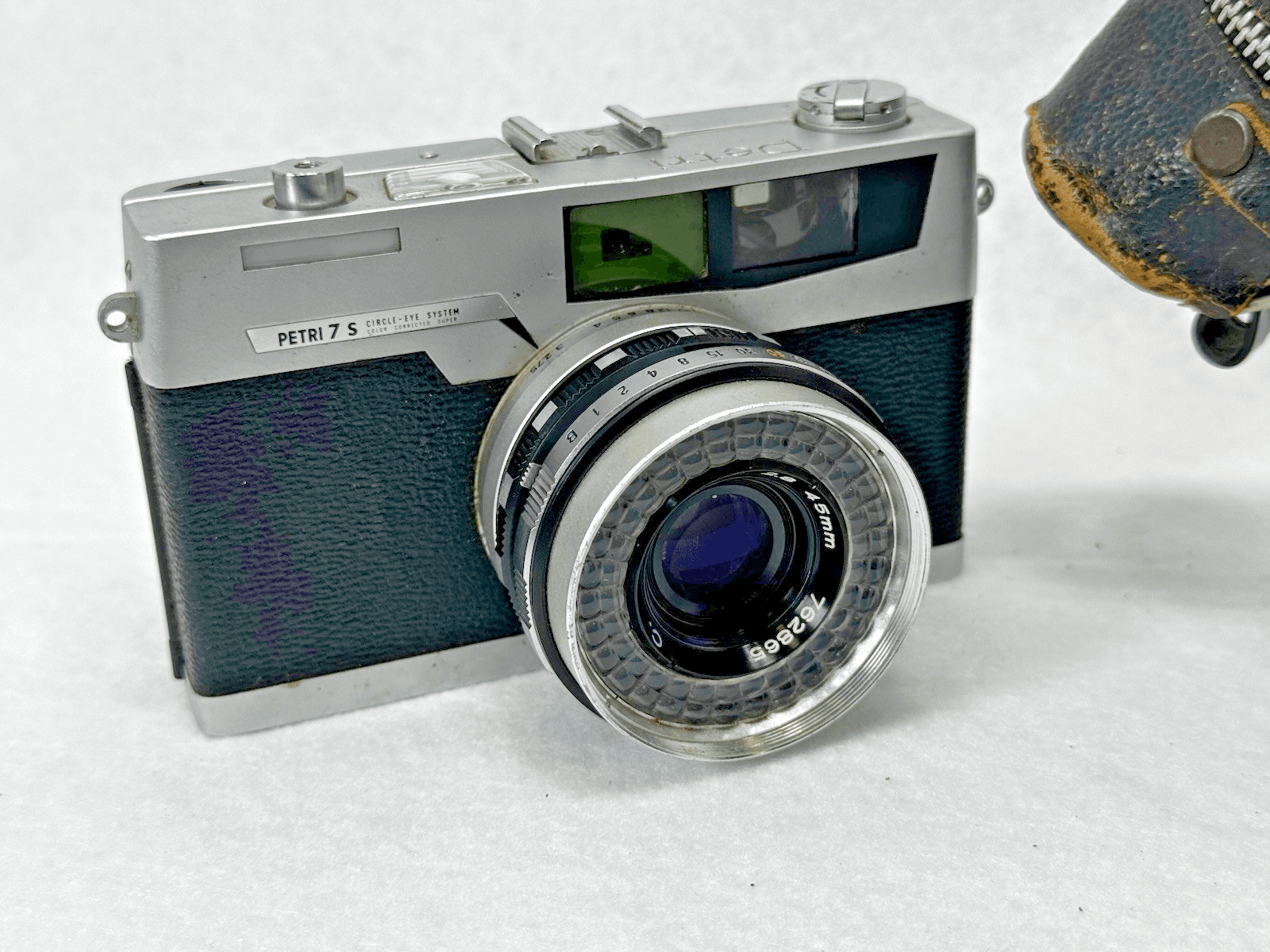 Petri 7s 35mm Rangefinder Film Camera w/ 45mm f1.8 Lens - Thumbnail 2