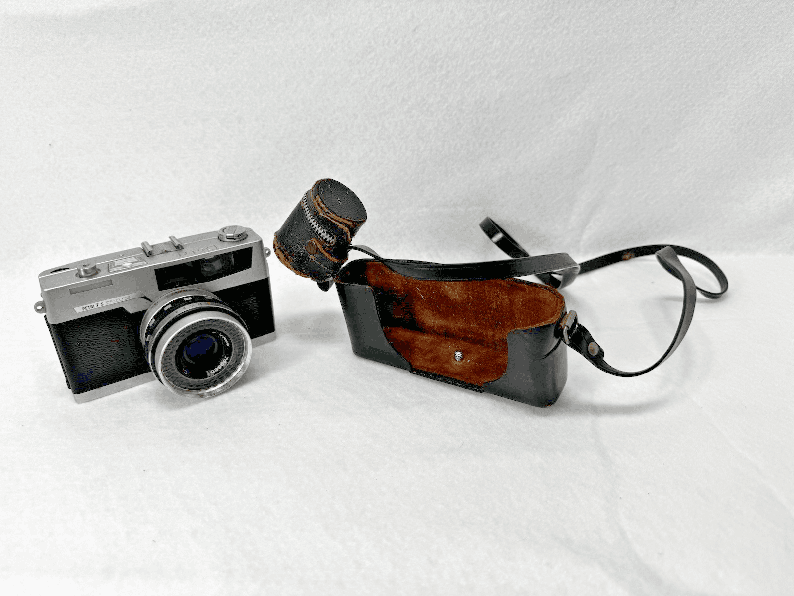 Petri 7s 35mm Rangefinder Film Camera w/ 45mm f1.8 Lens - Image 1