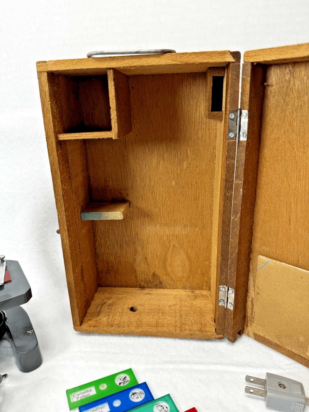 Selsi 1200x microscope w box and accessories. Good Condition Light Not Coming On - Thumbnail 3